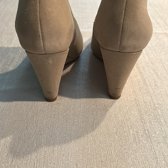 Saks Fifth Avenue Women’s Ankle Booties Cream Color W/ Fur lined inside Size 5 - Picture 11 of 16